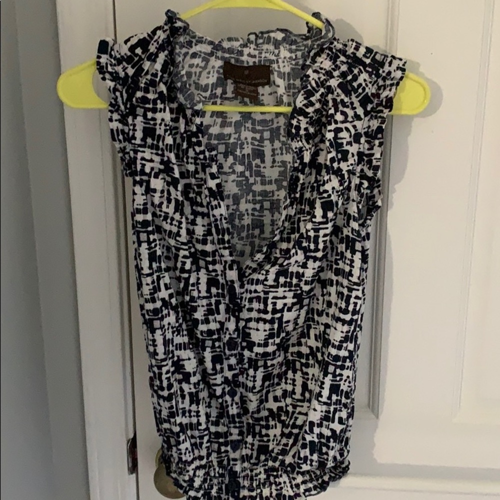 Women’s sleeveless dress shirt